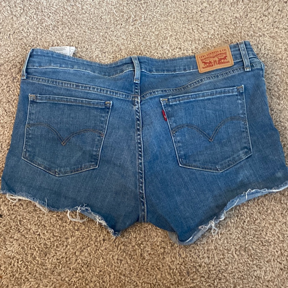 Flawed Levi Shorts 712 Slim
